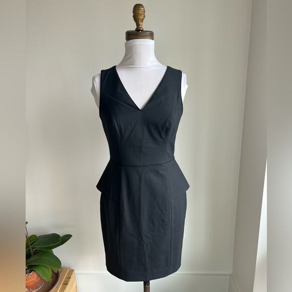 BANANA REPUBLIC BLACK SLEEVELESS PEPLAM V NECK TAILORED DRESS SIZE 2P - Picture 1 of 6